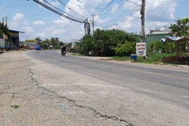 Cải tạo vỉa hè nội thị Quốc lộ 62 Tây Ninh: Nhà thầu yêu cầu làm rõ HĐTT