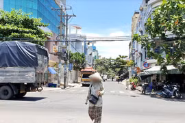 Gói thầu tại đường Mạc Vân, Quận 8: Yêu cầu 8 hợp đồng là không hợp lý?