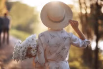 Vợ lấy hết tiền mừng cưới cho người yêu cũ chữa bệnh