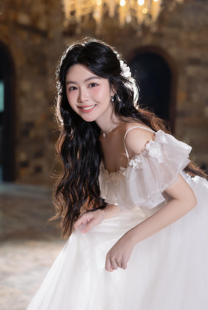 Cô nàng theo đuổi phong cách nhẹ nhàng, nữ tính.