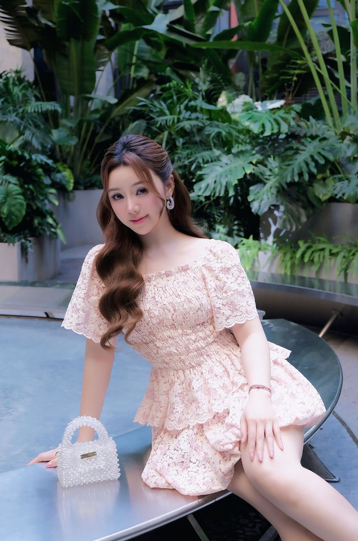 Không chỉ dừng lại ở vẻ ngoài xinh đẹp, Quỳnh Kool còn đang ghi dấu ấn mạnh mẽ trên màn ảnh nhỏ với nhiều vai diễn ấn tượng trong các bộ phim truyền hình Việt.