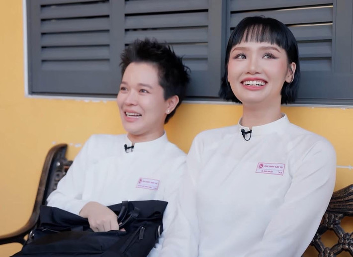Cư dân mạng ưu ái trêu chọc 2 "Em Xinh" Tiên Tiên và Miu Lê là "ngày nào cũng được ngồi sổ đầu bài".