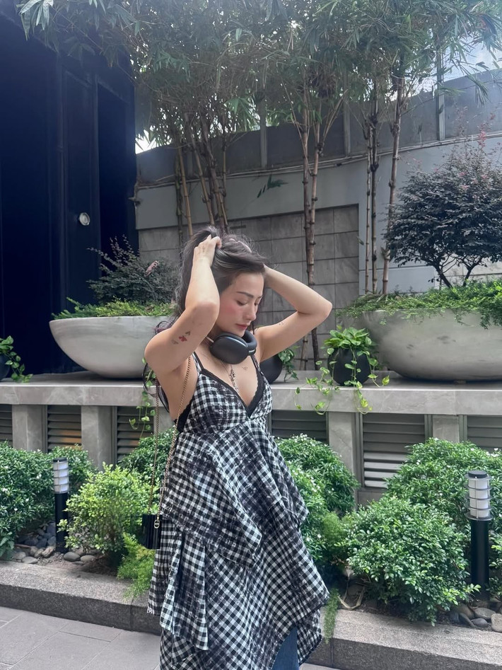 Yaya Trương Nhi luôn biết cách tận dụng lợi thế ngoại hình của mình. Cô thường xuyên chia sẻ những bí quyết giữ dáng như tập gym, yoga, boxing và ăn uống khoa học.
