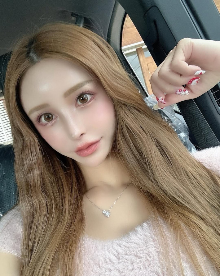 Điều bất ngờ là cô con gái lớn của Mariko lại lặp lại cuộc đời mẹ. Khi mới 16 tuổi, con gái cô đã mang thai và sinh con. (Ảnh: IGNV)