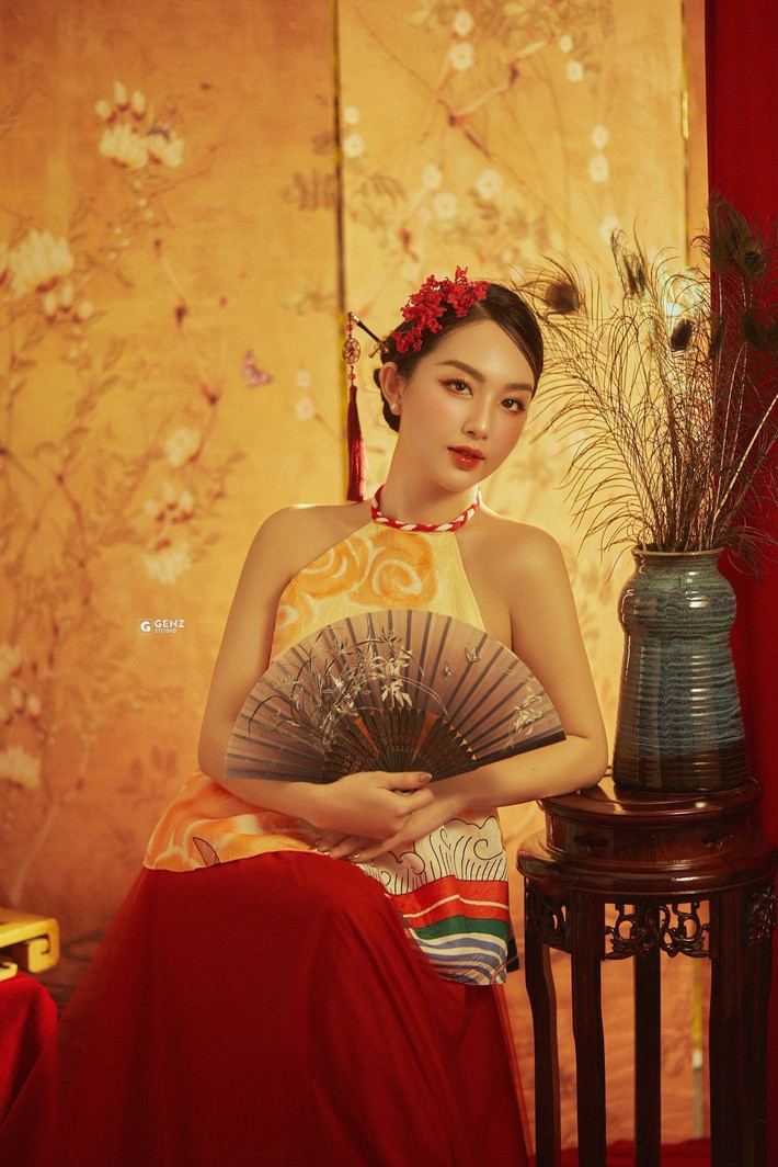 MC Nguyễn Trâm Anh là gương mặt quen thuộc của Đài Phát thanh và Truyền hình Nghệ An, cô nàng được nhiều khán giả ưu ái gọi là "nữ MC xinh nhất xứ Nghệ". (Ảnh: FBNV)