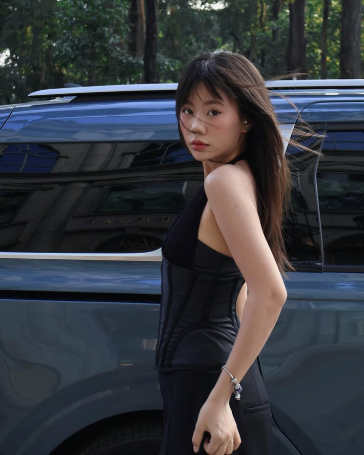 Sự đa dạng này giúp cô tiếp cận được nhiều đối tượng khán giả khác nhau và giữ được sự mới mẻ trong nội dung của mình .