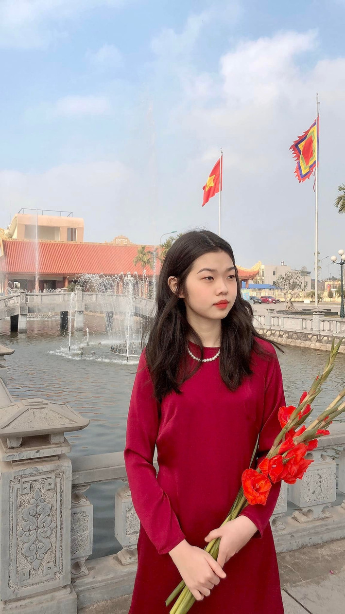 Trước đó, cô nàng từng khiến nhiều người phải thán phục khi sửa nhà cho bố mẹ ở tuổi 24, sau 2 năm làm Tiktok. (Ảnh: FBNV)