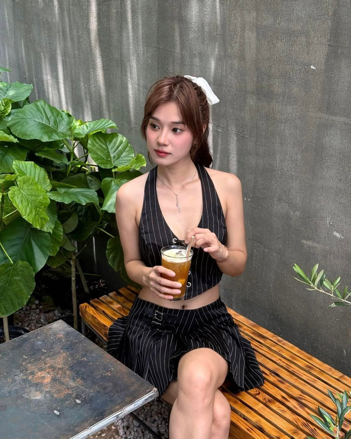 Loạt ảnh nhanh chóng nhận về nhiều lời khen từ cộng đồng mạng. Không ít khán giả bình luận rằng Hoàng Yến đang ngày càng “chín” về phong cách và nhan sắc.