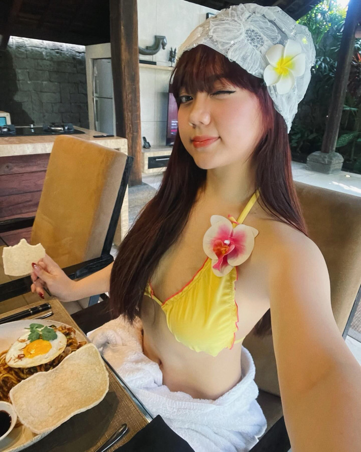 Bảo Hân Helia không chỉ gây ấn tượng bởi ngoại hình nổi bật mà còn bởi gu thời trang tinh tế, luôn biết cách làm mới bản thân trong từng concept ảnh.