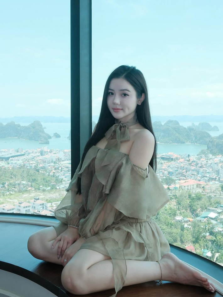 Tuy nhiên, thời gian gần đây, từ những chia sẻ trên trang cá nhân của Bò Chảnh, nhiều người cho rằng hiện tại cô đang độc thân.