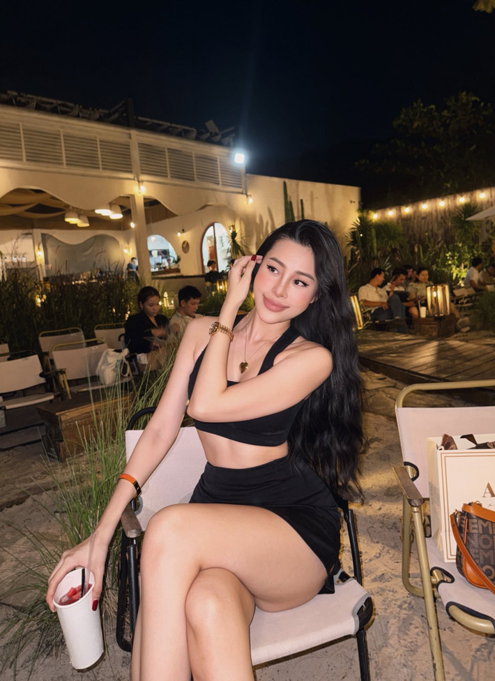 Cô nàng từng ghi dấu ấn trong nhiều cuộc thi sắc đẹp như lọt vào Top 20 cuộc thi Hoa hậu Hòa bình Việt Nam 2023, top 8 Hoa hậu Trái đất Việt Nam 2025. (Ảnh: Instagram @vymiu99)