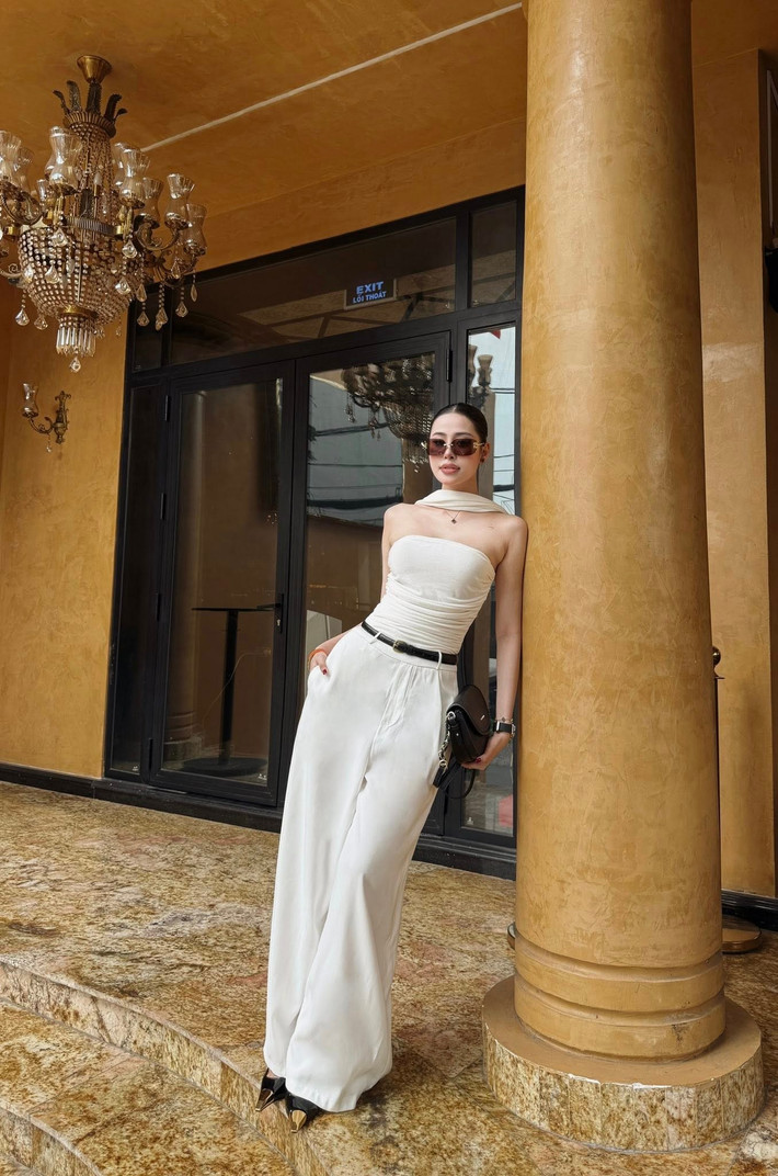 Cô sở hữu khuôn mặt xinh xắn cùng vóc dáng nóng bỏng và đôi chân dài miên man. (Ảnh: Instagram @vymiu99)