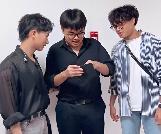 Trước đó, khi xuất hiện tại liveshow mới đây của Quốc Thiên và Bùi Công Nam diễn ra ở Hà Nội, Bi béo cũng khiến khán giả bất ngờ khi ngoại hình thay đổi đến mức khó nhận ra.