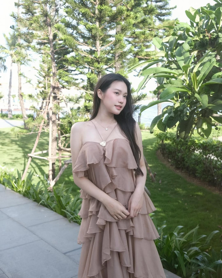 Với gu thời trang tinh tế và nhan sắc ngày càng thăng hạng, Doãn Hải My luôn nhận được nhiều lời khen ngợi từ cộng đồng mạng.