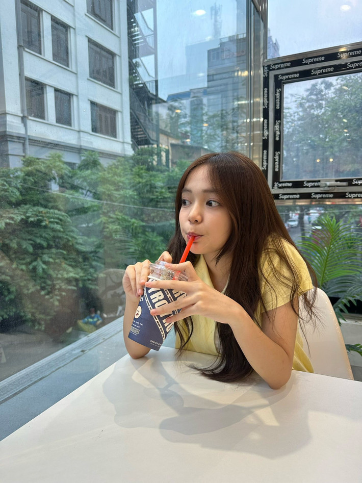 Chu Diệp Anh đã bộc lộ năng khiếu nghệ thuật từ rất sớm. Cô bé bắt đầu làm người mẫu nhí từ năm 4 tuổi và sau đó bén duyên với điện ảnh, truyền hình. (Ảnh: FBNV)