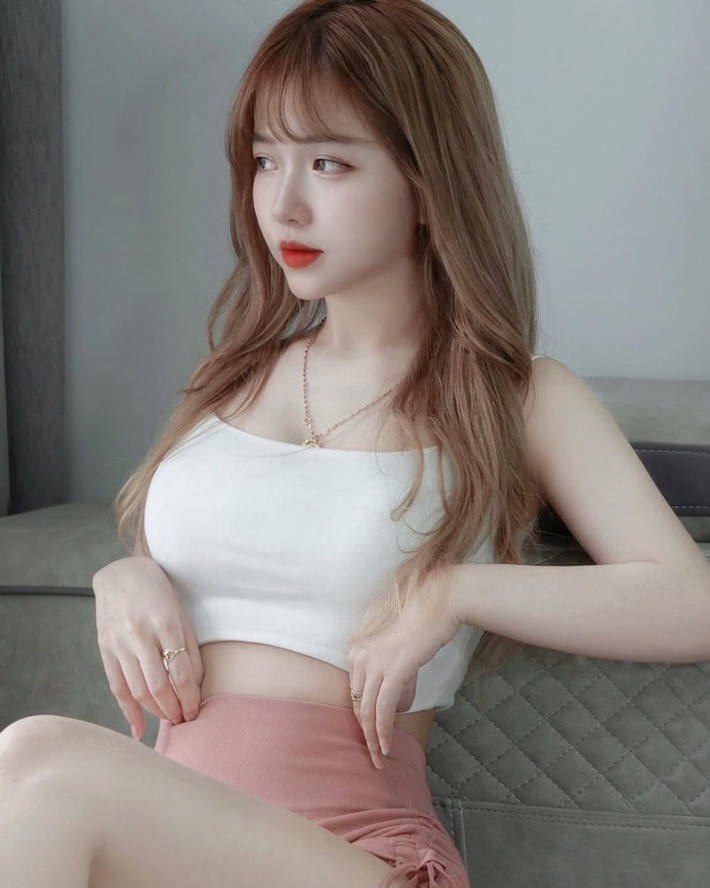 Cũng nhờ vào sự thay đổi đó, Thùy Trang trở nên nổi tiếng và thu hút về lượng người theo dõi lớn. Những hình ảnh đời thường được nàng hot girl đăng tải đều thu hút hàng nghìn lượt yêu thích.