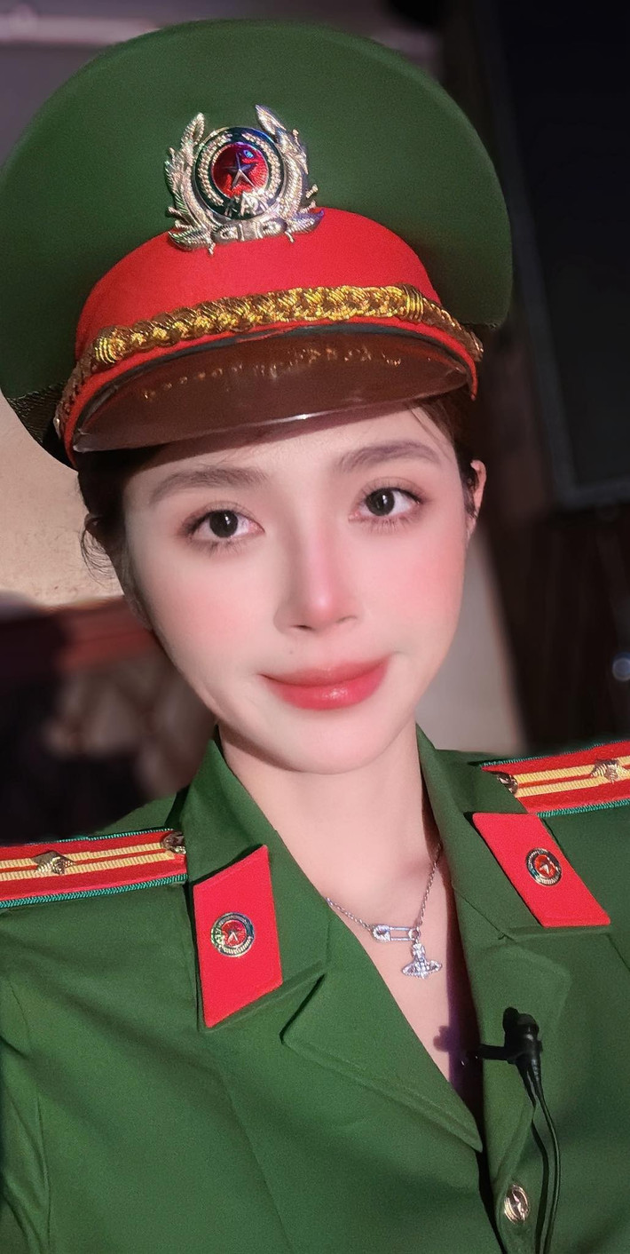 Nữ diễn viên từng có cuộc hôn nhân với diễn viên Tô Dũng, cả hai có 1 con chung.