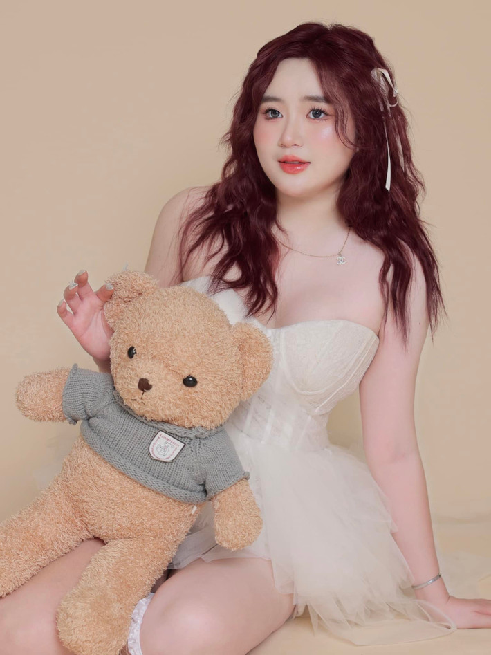 Bên cạnh việc livestream chơi game và trò chuyện với fan, cô còn tích cực sản xuất các video hướng dẫn chơi game đầy bổ ích và chất lượng. (Ảnh: Facebook MaiLK)