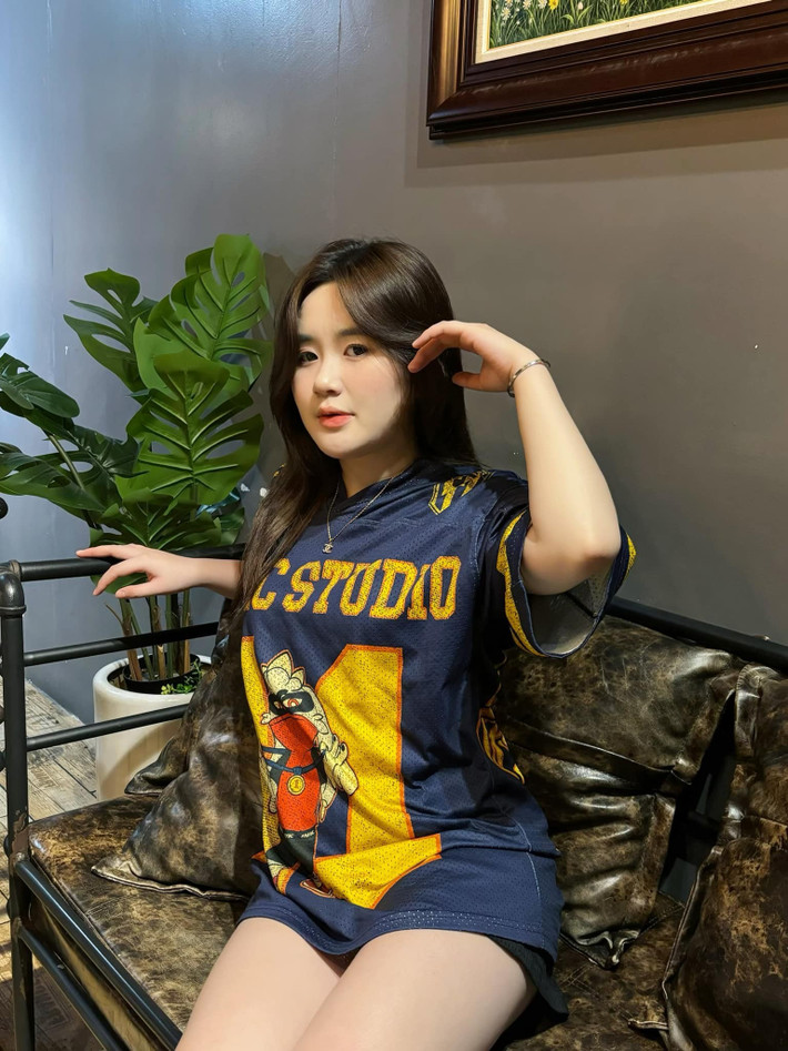Cô nàng hiện sở hữu trang cá nhân Facebook với hơn 144.000 theo dõi, nơi mà cô nàng thường xuyên tương tác với khán giả và người hâm mộ. (Ảnh: Facebook MaiLK)