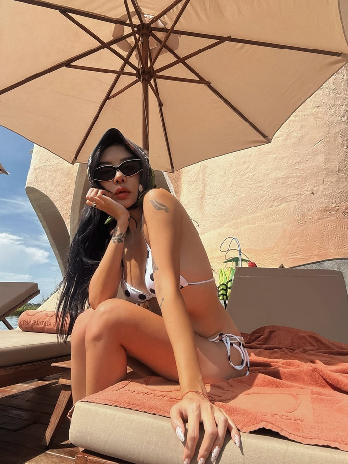 Trước đó, Hạt Mít từng nổi tiếng vì không ngần ngại công khai chuyện phẫu thuật thẩm mỹ. Cô thừa nhận đã trải qua không dưới 10 lần "dao kéo" để có được vẻ ngoài như mong muốn. (Ảnh: IGNV)