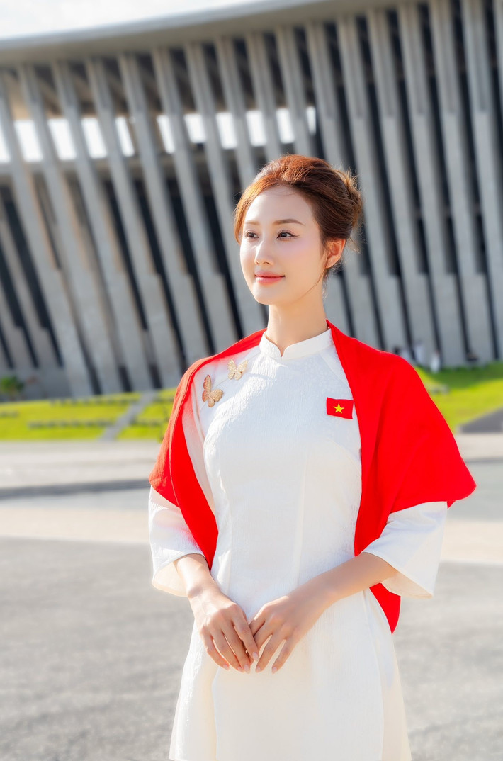 Tất cả đã tạo nên một tổng thể vừa trang nhã, vừa tràn đầy niềm tự hào dân tộc. (Ảnh: FBNV)