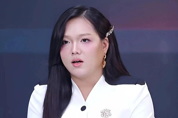 Phạm Thoại vướng vào ồn ào liên quan đến tiền từ thiện khi đứng ra kêu gọi quyên góp cho bé Bắp (Minh Hải), một trường hợp mắc bệnh ung thư máu hiểm nghèo. Số tiền ủng hộ thông qua tài khoản của Phạm Thoại nhanh chóng lên đến hơn 16 tỷ đồng.