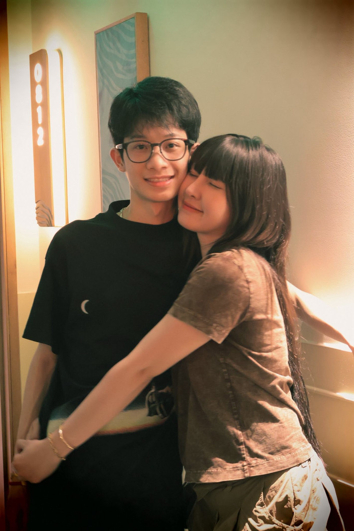 Ngân Sát Thủ (Huỳnh Kim Ngân, sinh năm 1994) được biết đến với vai trò streamer, người có sức ảnh hưởng trong cộng đồng game thủ tại Việt Nam. Cô nàng từng có khoảng thời gian có chuyện tình đẹp với streamer nổi tiếng ViruSs.