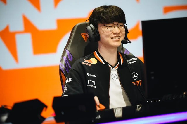 Faker được giới chuyên môn và cộng đồng game rộng rãi công nhận là tuyển thủ LMHT vĩ đại nhất mọi thời đại, thường được ví von với những huyền thoại thể thao khác như Michael Jordan. Anh còn được người hâm mộ ưu ái gọi là "Quỷ Vương Bất Tử". Chính vậy, khi một cái tên khác có vẻ ngoài giống Faker đã ngay lập tức thu hút sự chú ý của netizen.