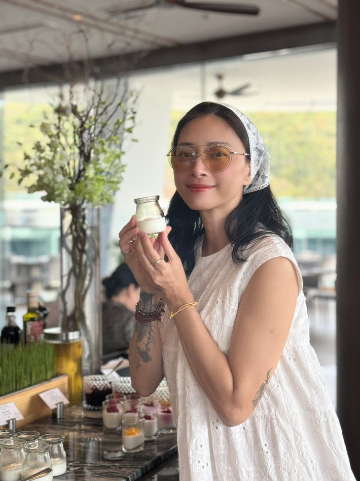 Ngô Thanh Vân thấy may mắn vì luôn có chồng luôn ở bên, canh chừng từng cử động của cô.
