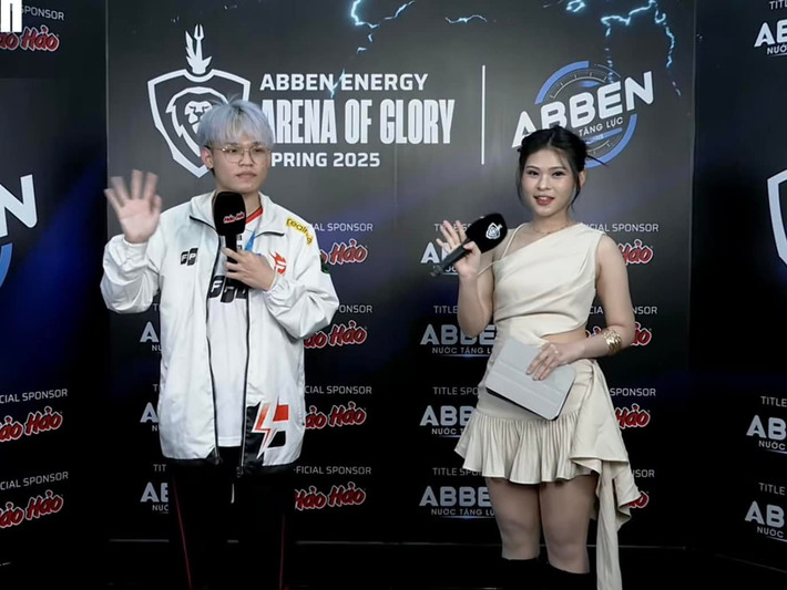 Kim Ngân khởi đầu từ những cuộc thi MC không thành công, cô tìm lại được đam mê khi tạo kênh YouTube chia sẻ bài giảng văn học, từ đó quyết tâm theo nghề dẫn chương trình. (Ảnh: Facebook Nguyễn Trần Kim Ngân)