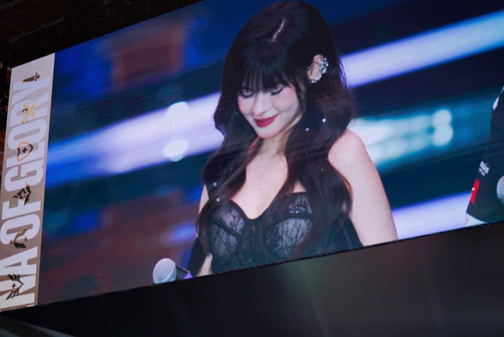 Kim Ngân (Nguyễn Trần Kim Ngân, sinh năm 2003 tại Sóc Trăng) là một nữ MC được yêu thích trong cộng đồng esports, đặc biệt là Liên Quân Mobile. Tuy nhiên mới đây cô nàng vừa đăng tải thông báo về việc sẽ dừng lại công việc MC tại các giải đấu Liên Quân. (Ảnh: Facebook Nguyễn Trần Kim Ngân)