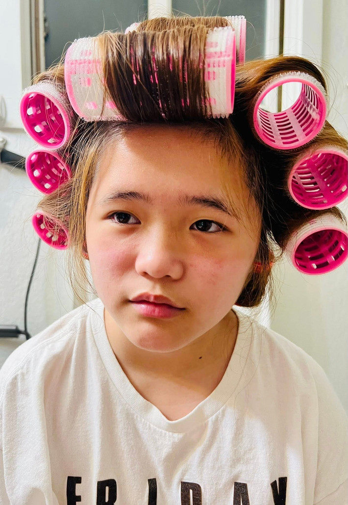 Trong những hình ảnh đời thường được mẹ đăng tải, Nguyệt Cát vẫn giữ được nét ngây thơ, hồn nhiên đúng với lứa tuổi.