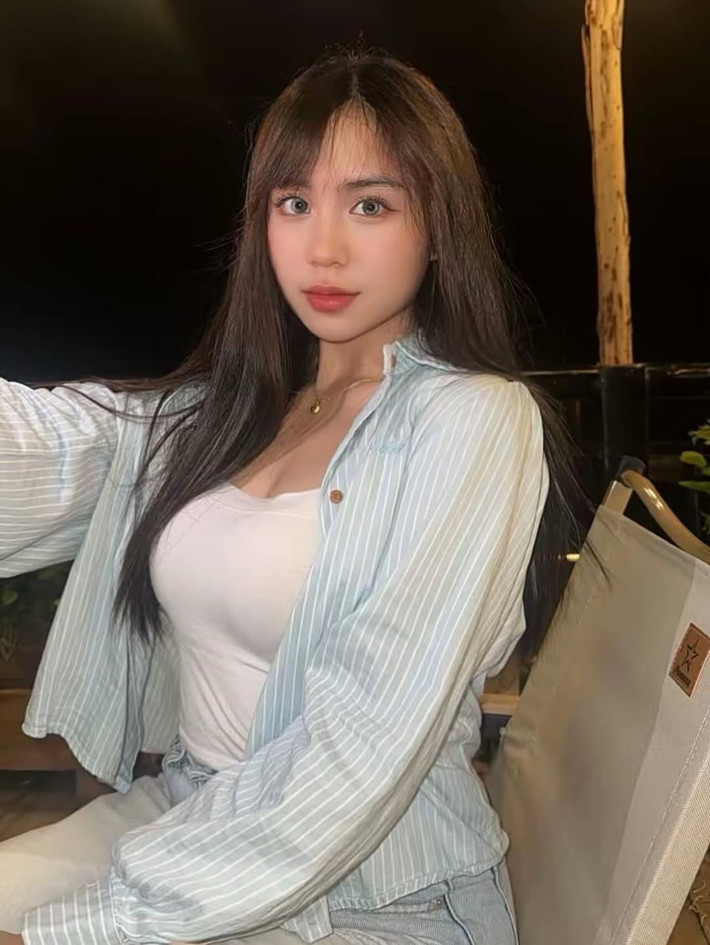 Với những người thường xuyên theo dõi các nội dung và bài đăng của cô nàng này trên mạng xã hội, có thể nhận thấy Maysaa ngày càng xinh đẹp, cuốn hút.
