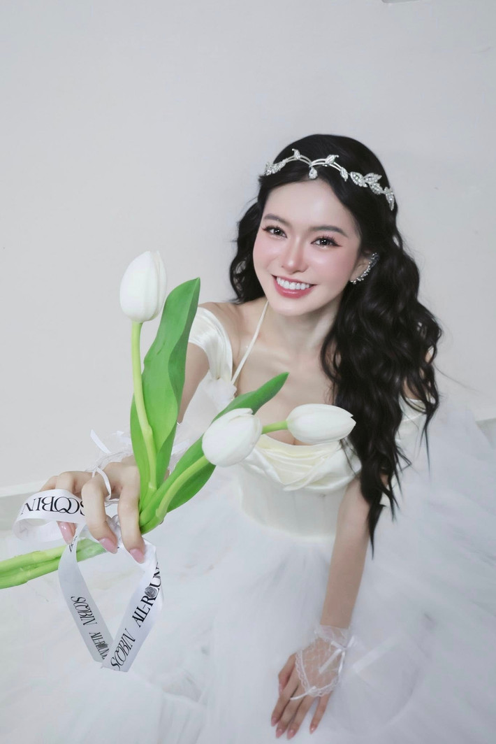 Cô nhận về "cơn mưa" lời khen của cộng đồng mạng, nhiều netizen bình luận Yên Đan toát lên thần thái, khí chất đậm chất công chúa và trình diễn vô cùng cuốn hút trên sân khấu.