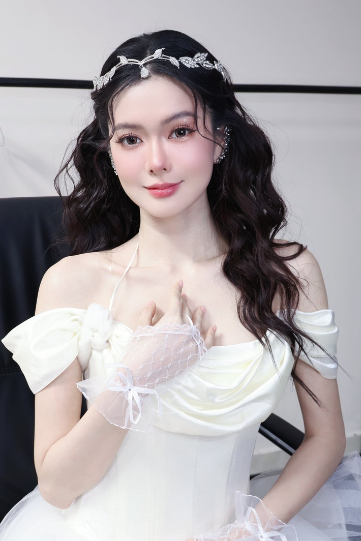 Mới đây, một bài đăng trên Threads đã vô cùng viral khi chia sẻ về diện mạo của Yên Đan trong quá khứ - trước khi phẫu thuật thẩm mỹ. Khác xa vẻ đẹp mong manh, kiêu kỳ hiện tại, diện mạo trong quá khứ của cô nàng khiến nhiều người không khỏi ngỡ ngàng.