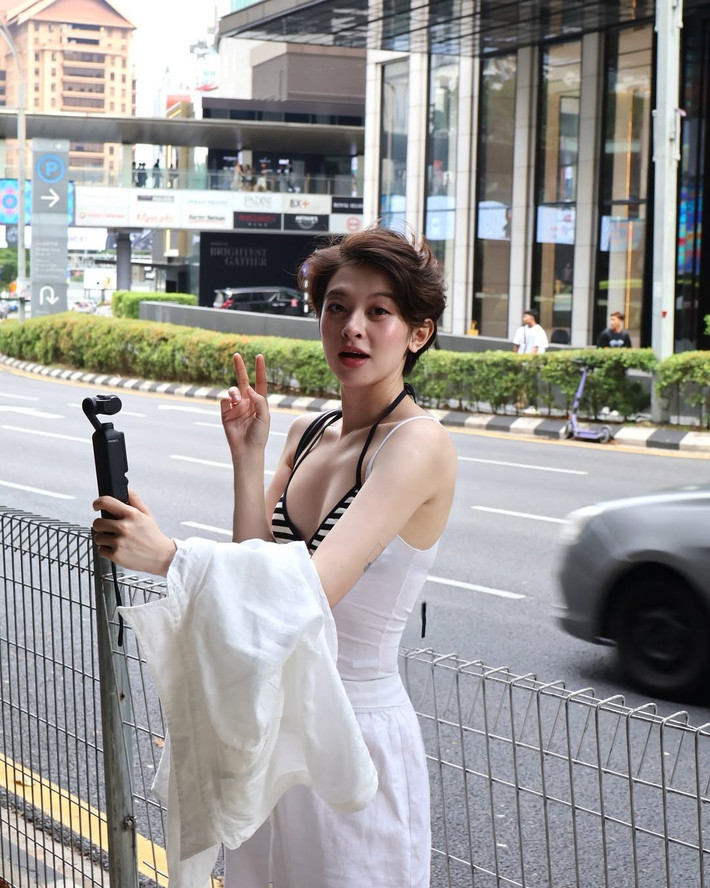 Nguyễn Lê Hà My, biệt danh Miemyii, là một trong những hot girl được nhiều người yêu mến. Cô gây ấn tượng không chỉ với gương mặt xinh đẹp mà còn với mái tóc tém đặc trưng.