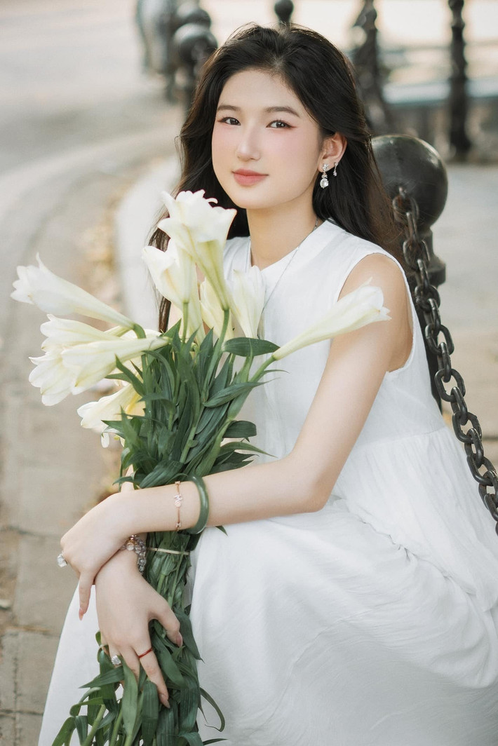 Gần đây, cô nàng gây sốt khi là thí sinh ghi danh Vietnam's Next Top Model, nàng hot girl gen Z được kỳ vọng sẽ làm nên chuyện ở cuộc thi người mẫu này.
