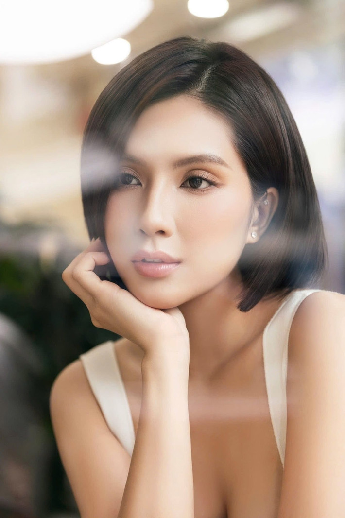 Dưới phần bình luận, khán giả bày tỏ sự lạ lẫm, song dành lời khen cho diện mạo khác lạ của Thiên An: "Tóc ngắn lạ quá bạn", "Slay, tóc ngắn hợp lắm", "Nhìn không ra".