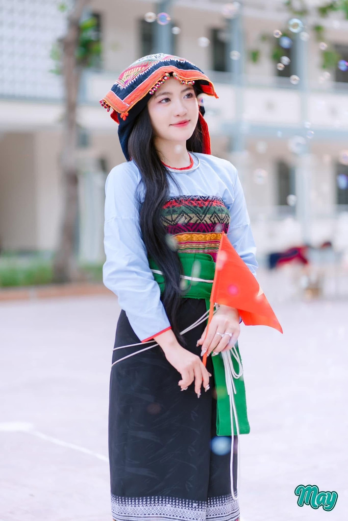 Vi Như Nguyệt là người dân tộc Thái, ở thị trấn Tén Tằn (trước đây thuộc huyện Mường Lát, nay là xã Mường Lát), tỉnh Thanh Hóa. Mẹ em mắc chứng trầm cảm sau sinh. Từ nhỏ, em đã thiếu thốn cả hơi ấm lẫn tình thương của mẹ.