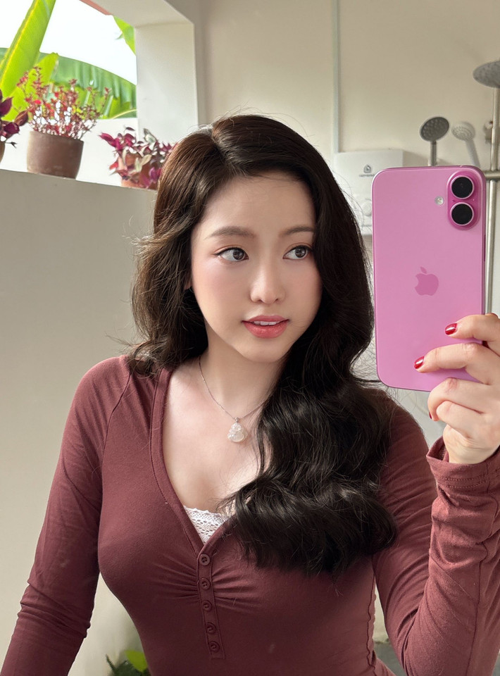 Sau hơn 8 năm kể từ khi drama đình đám ấy khép lại, cuộc sống của "hot girl thị phi" ngày ấy cũng kín tiếng hơn. (Ảnh: FBNV)