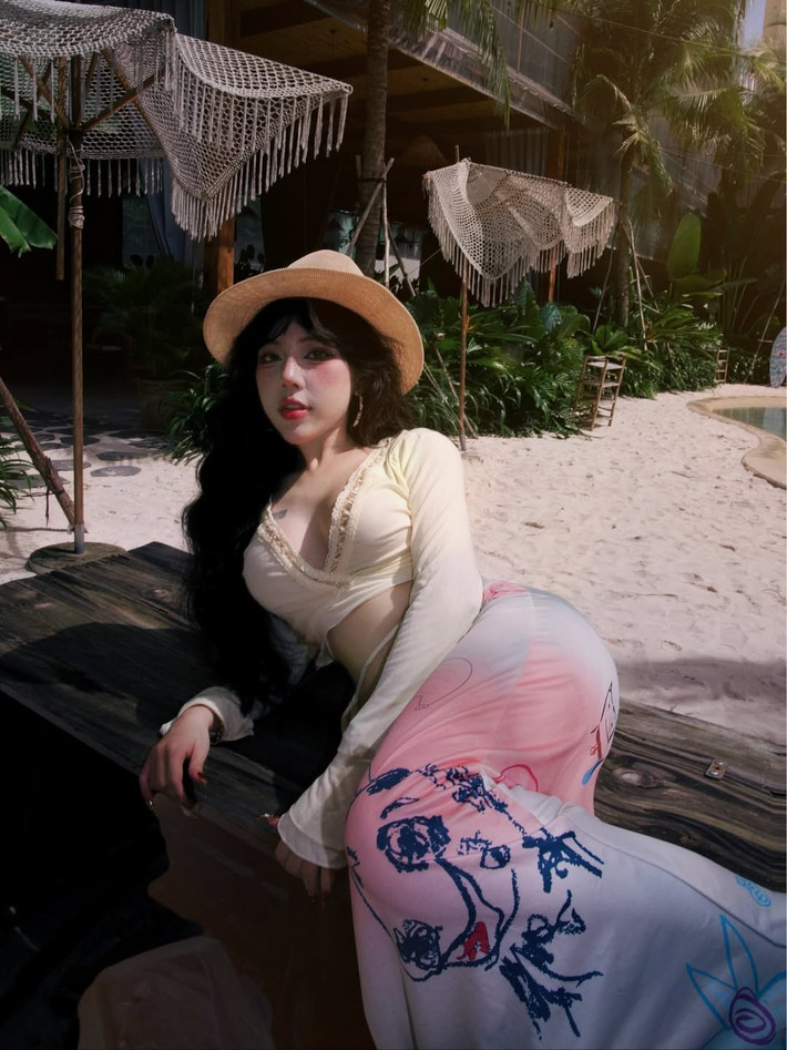 Với giao diện "cô vợ nhỏ" ngọt ngào này, Bảo Khuyên Susan một lần nữa khẳng định sức hút khó cưỡng của mình, nhận về nhiều bình luận khen ngợi xuýt xoa. (Ảnh: FBNV)