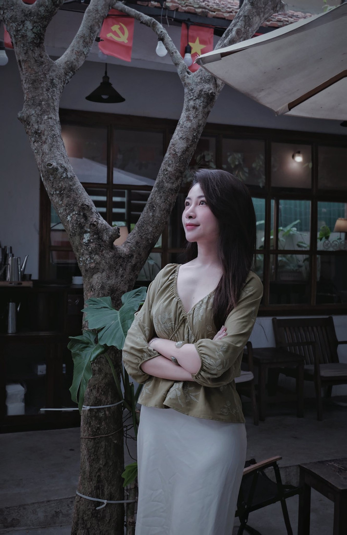 Hot mom xứ Nghệ được nhiều người nhận xét là "càng đẻ càng xinh". (Ảnh: FBNV)