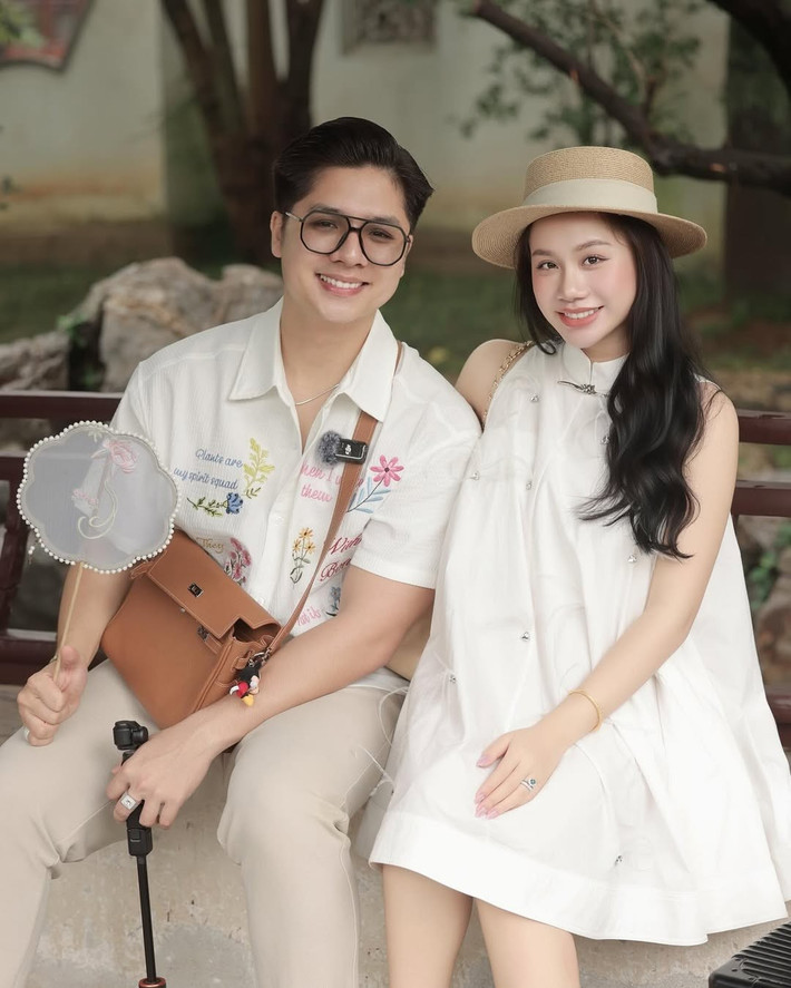 Từ sau đám cưới, Minh Thư vẫn giữ cuộc sống kín tiếng hơn, nhưng những thông tin và hình ảnh về cô vẫn thỉnh thoảng xuất hiện, cho thấy cô đang tận hưởng cuộc sống hôn nhân và tiếp tục công việc kinh doanh của gia đình.