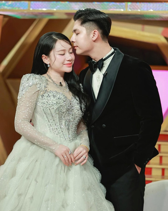 Xuất hiện trong một chương trình gần đây, cặp đôi có những trải lòng về câu chuyện tình yêu, và về cuộc hôn nhân của cả hai từ khi kết hôn đến nay.