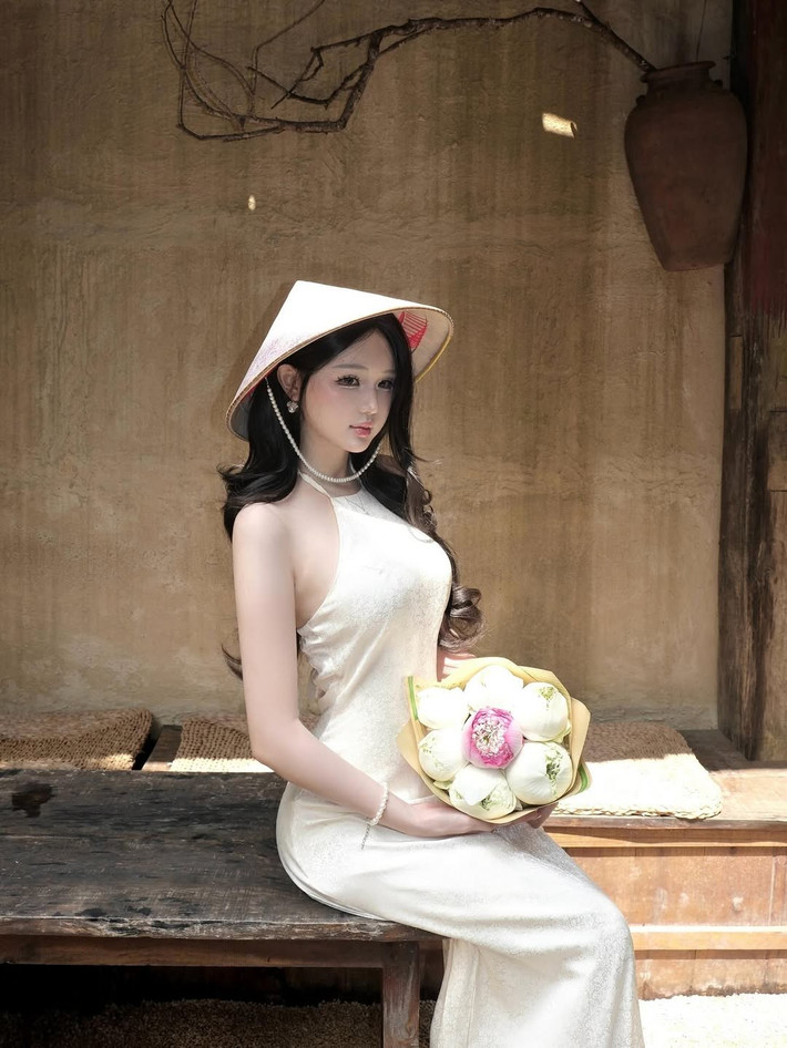 Trong bộ ảnh mới nhất, Nguyễn Hạnh đã chọn cho mình phong cách đậm chất truyền thống nhưng vẫn giữ được nét hiện đại, gợi cảm. (Ảnh: IGNV)