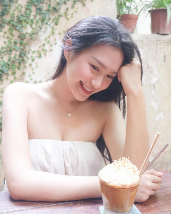 Nhiều người nhận xét, so với thời con gái, Doãn Hải My có phần đầy đặn hơn, "có da có thịt hơn", thế nhưng điều đó không khiến cô nàng kém sắc mà có phần thu hút hơn, sắc sảo hơn.