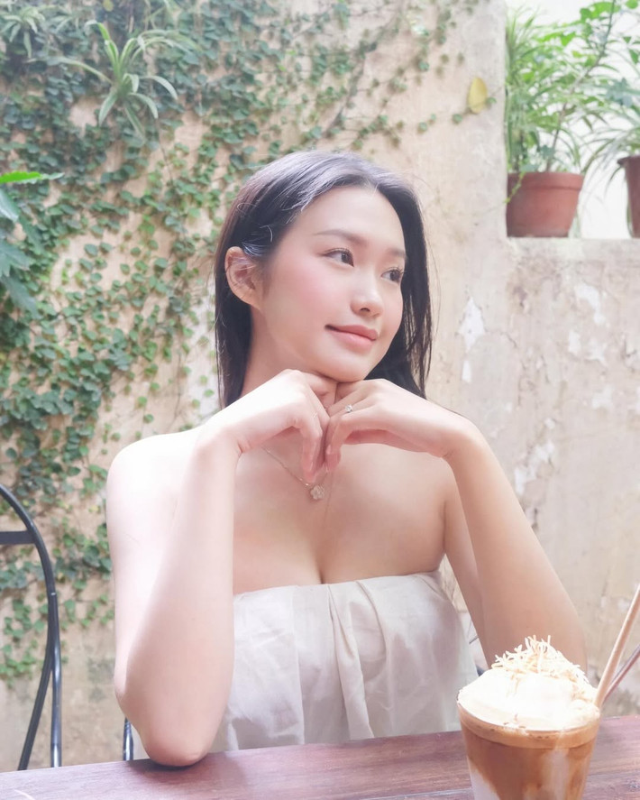 Với nhan sắc ngày càng mặn mà và quyến rũ, Doãn Hải My không chỉ được biết đến là bà xã của cầu thủ Đoàn Văn Hậu mà còn khẳng định được sức hút riêng của mình trong lòng công chúng.