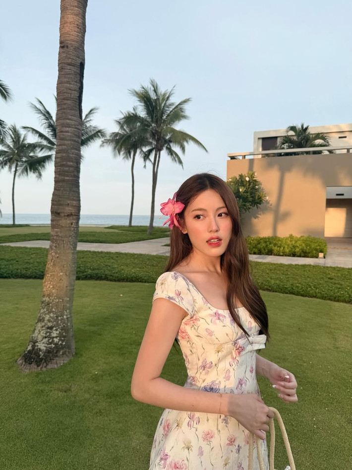 Dù chỉ là những khoảnh khắc đời thường, Tăng Mỹ Hàn vẫn thể hiện được thần thái tự tin và cuốn hút.