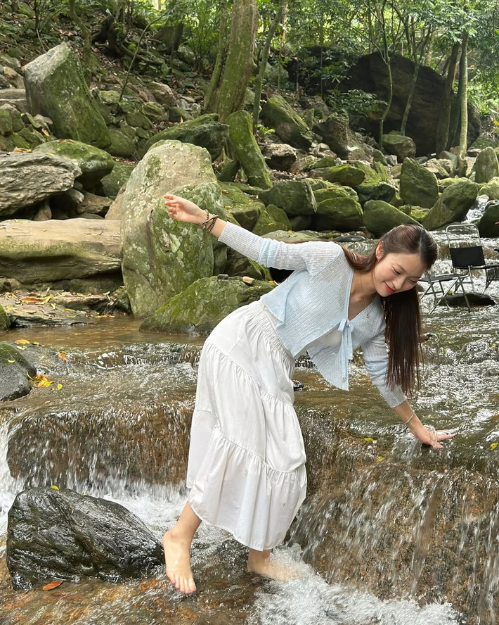 Nhiều bình luận khen ngợi vẻ đẹp "mộc mà sang" của Khánh Vy, đồng thời bày tỏ sự ngưỡng mộ trước gu thẩm mỹ tinh tế và sự đa dạng trong phong cách của cô nàng.