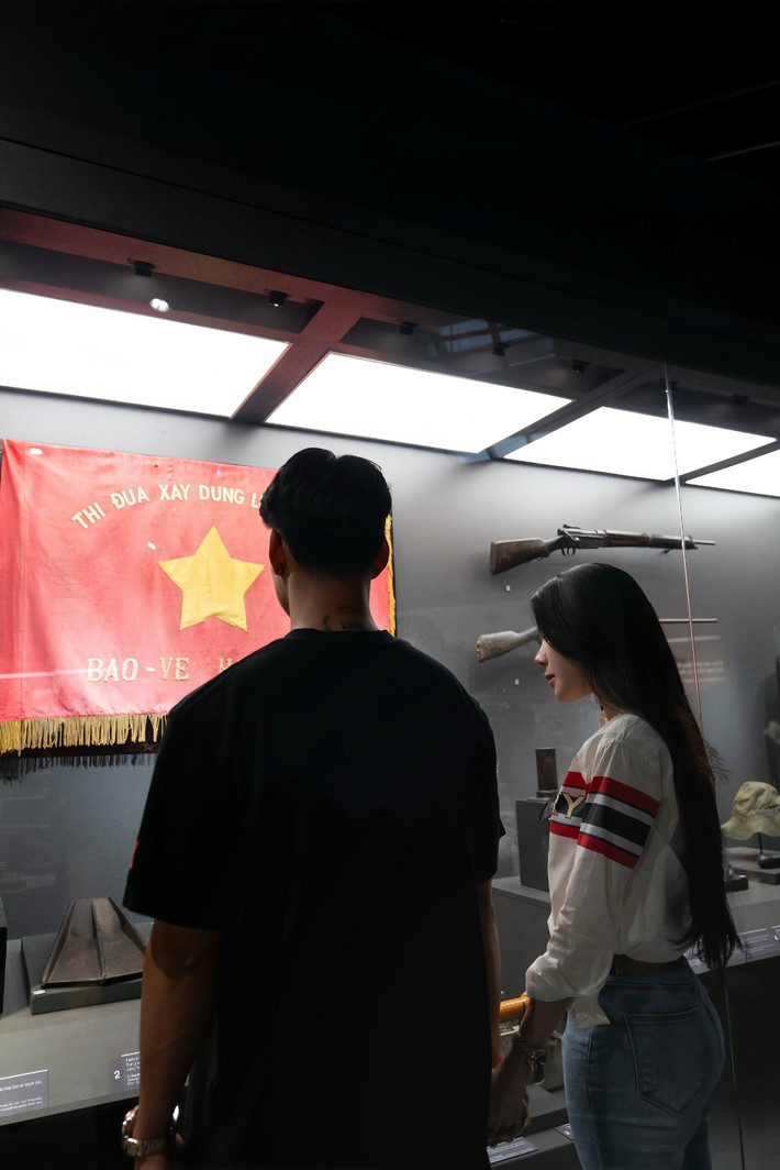 Cả hai không ngại đăng tải những khoảnh khắc tình tứ cạnh nhau lên trang cá nhân.